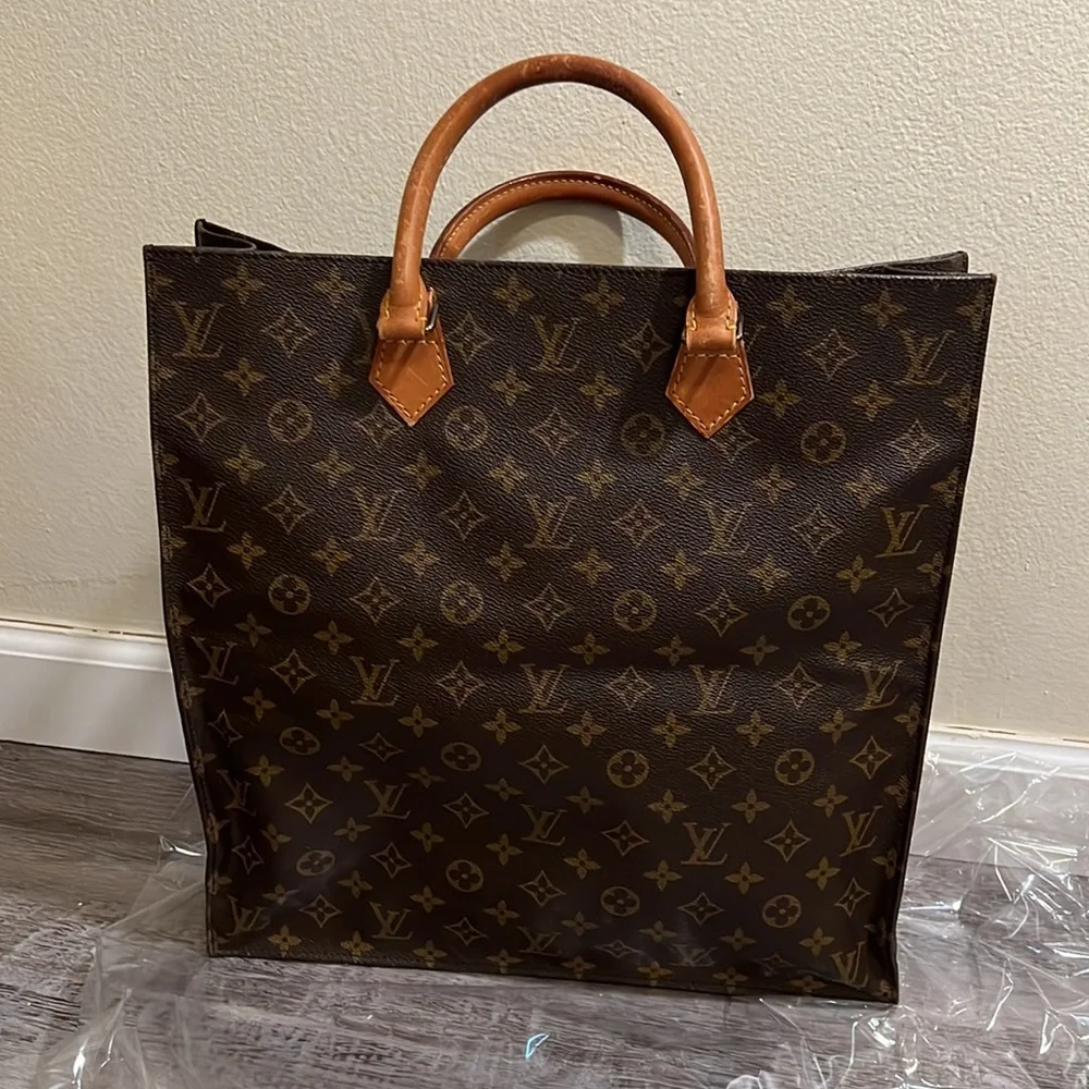 SOLD-SOLD —LV Sac Plat large - Picture 3 of 9